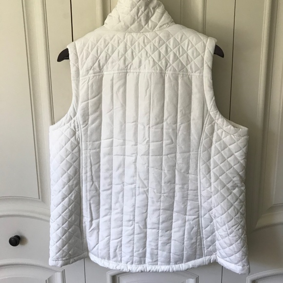 NEW Quilted Vest with Faux Sherpa Lining, Large - Picture 6 of 7
